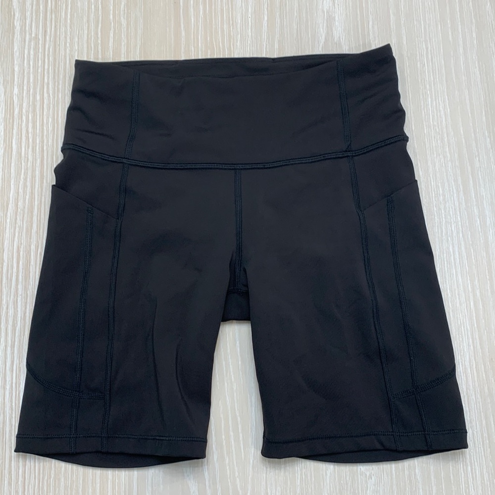 Athleta biker short with pockets